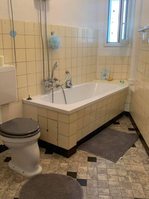 Apartments - 3 Rooms, 3-5 Person Essen Bagian luar foto